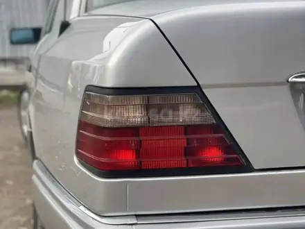Mercedes-Benz E 200 1993 года за 2 600 000 тг. в Алматы – фото 5