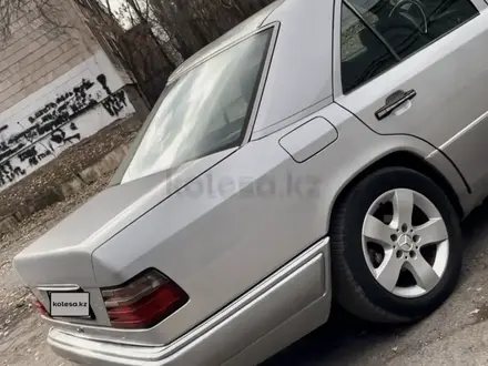 Mercedes-Benz E 200 1993 года за 2 600 000 тг. в Алматы – фото 6
