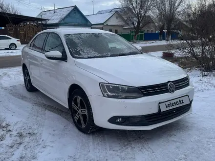 Volkswagen Jetta 2014 года за 6 200 000 тг. в Актобе – фото 2