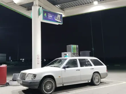 Mercedes-Benz E 220 1991 года за 2 000 002 тг. в Алматы – фото 4
