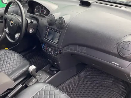 Chevrolet Aveo 2013 года за 3 900 000 тг. в Караганда – фото 14
