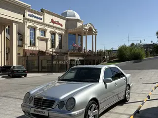 Mercedes-Benz E 320