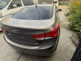 Hyundai Elantra 2013 года за 3 000 000 тг. в Атырау – фото 2