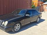 Mercedes-Benz E 320 1997 года за 2 300 000 тг. в Актобе – фото 3