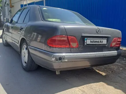 Mercedes-Benz E 230 1995 года за 1 800 000 тг. в Кызылорда – фото 4