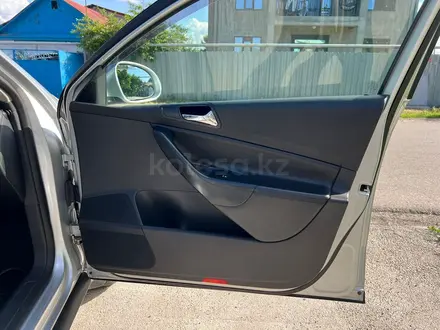 Volkswagen Passat 2007 года за 4 500 000 тг. в Алматы – фото 20