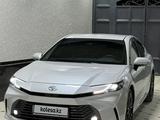 Toyota Camry 2025 года за 20 500 000 тг. в Туркестан – фото 2