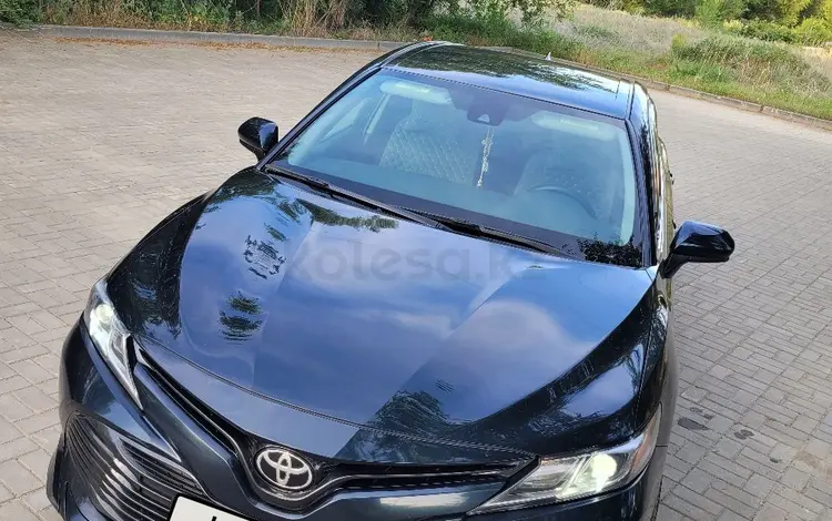 Toyota Camry 2020 года за 12 600 000 тг. в Актобе