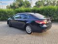 Toyota Camry 2020 года за 12 600 000 тг. в Актобе – фото 4