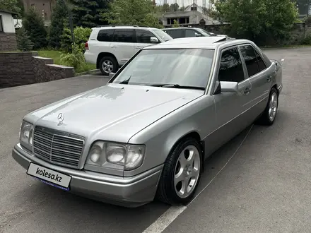 Mercedes-Benz E 220 1995 годаүшін5 100 000 тг. в Алматы – фото 2