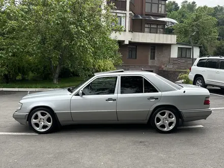 Mercedes-Benz E 220 1995 годаүшін5 100 000 тг. в Алматы – фото 3