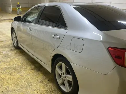 Toyota Camry 2014 года за 6 500 000 тг. в Астана – фото 2