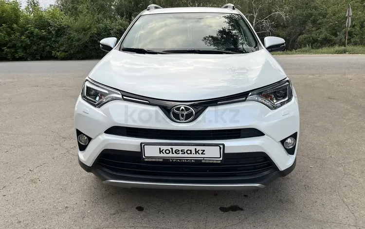 Toyota RAV4 2018 года за 13 500 000 тг. в Уральск