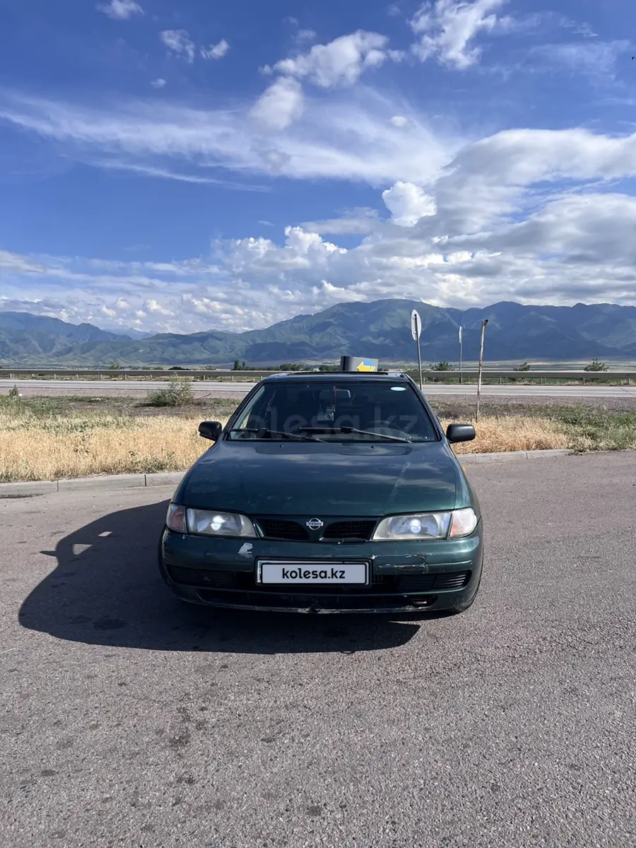 Nissan Almera, 1995