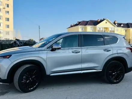 Hyundai Santa Fe 2020 года за 14 000 000 тг. в Актобе – фото 2