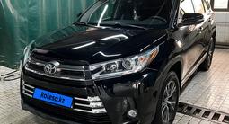 Toyota Highlander 2019 года за 23 000 000 тг. в Астана