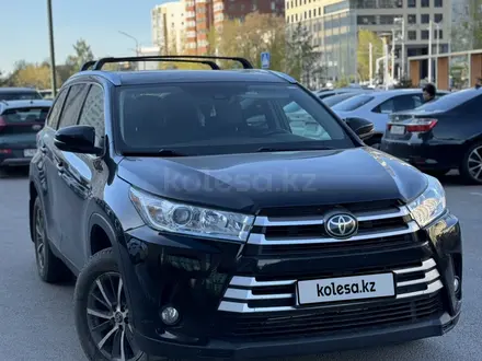 Toyota Highlander 2019 года за 19 900 000 тг. в Астана