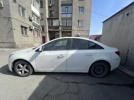 Chevrolet Cruze 2011 года за 3 000 000 тг. в Семей – фото 4