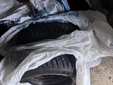 Шины шипованые за 90 000 тг. в Актобе