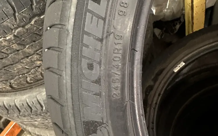 Летние шины Michelin 245/40/19 в хорошем состоянии за 60 000 тг. в Алматы