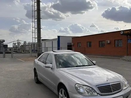 Mercedes-Benz S 320 2000 года за 4 000 000 тг. в Байконыр – фото 15