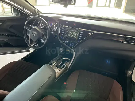 Toyota Camry 2018 года за 13 200 000 тг. в Шымкент – фото 6