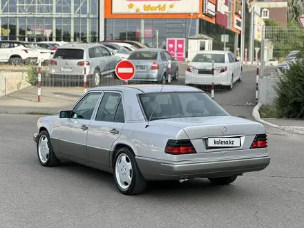 Mercedes-Benz E 320 1991 года за 2 600 000 тг. в Алматы – фото 6