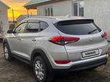 Hyundai Tucson 2017 года за 10 500 000 тг. в Уральск – фото 2