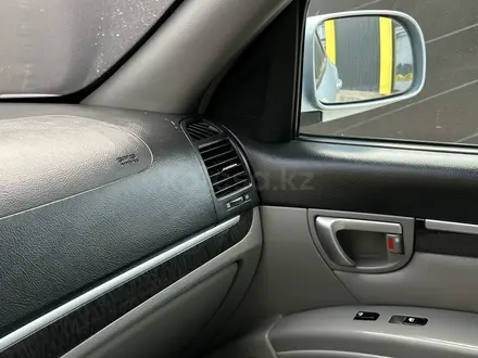 Hyundai Santa Fe 2007 года за 5 000 000 тг. в Атырау – фото 21