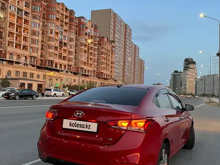Hyundai Accent 2018 года за 7 500 000 тг. в Актау – фото 4