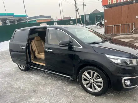 Kia Carnival 2018 года за 10 300 000 тг. в Алматы – фото 3