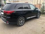 Mitsubishi Outlander 2015 года за 7 500 000 тг. в Уральск – фото 2