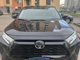Toyota RAV4 2021 года за 14 000 000 тг. в Астана