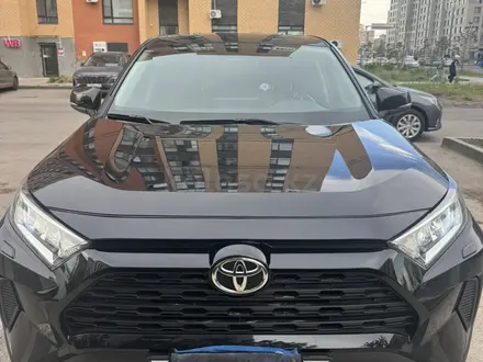Toyota RAV4 2021 года за 14 000 000 тг. в Астана