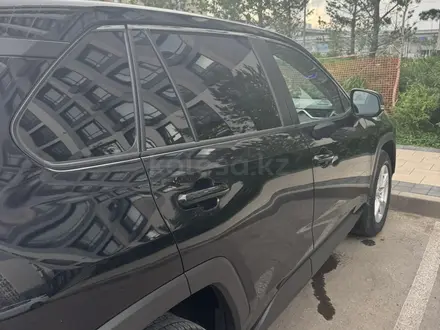 Toyota RAV4 2021 года за 14 000 000 тг. в Астана – фото 3