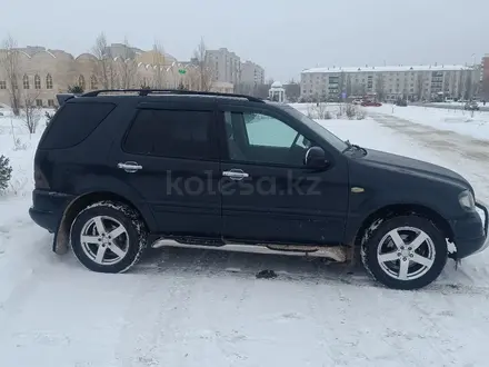 Mercedes-Benz ML 320 2000 года за 4 000 000 тг. в Уральск – фото 3