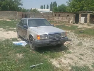 Mercedes-Benz E 230