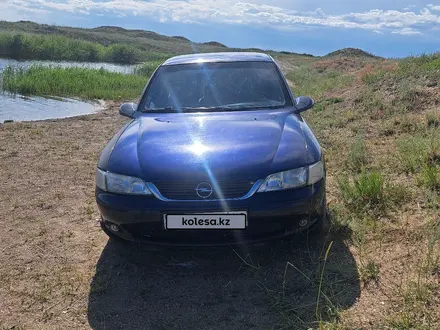 Opel Vectra 1997 года за 1 500 000 тг. в Караганда – фото 2