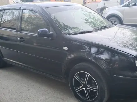 Volkswagen Golf 2001 года за 1 850 000 тг. в Астана
