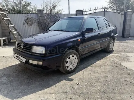 Volkswagen Vento 1994 года за 1 500 000 тг. в Алматы