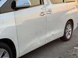 Toyota Vellfire 2010 года за 5 500 000 тг. в Уральск – фото 2