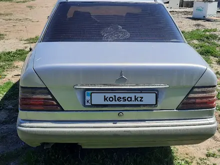Mercedes-Benz E 220 1993 года за 1 700 000 тг. в Алматы – фото 5