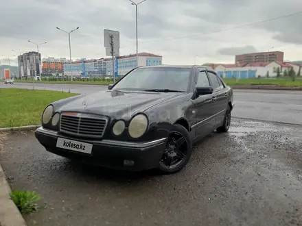 Mercedes-Benz E 230 1996 года за 2 500 000 тг. в Усть-Каменогорск – фото 2