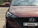 Hyundai Accent 2021 года за 8 100 000 тг. в Караганда – фото 2