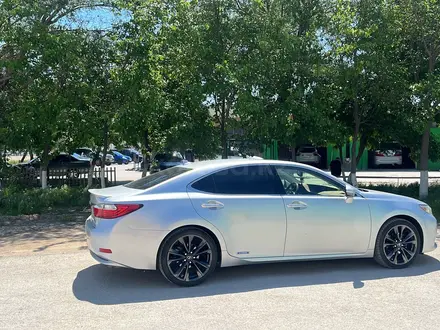 Lexus ES 300h 2013 года за 7 500 000 тг. в Жанаозен