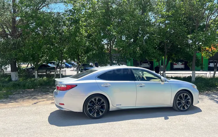 Lexus ES 300h 2013 года за 7 500 000 тг. в Жанаозен