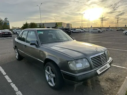 Mercedes-Benz E 230 1990 года за 750 000 тг. в Астана – фото 3