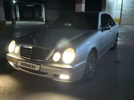 Mercedes-Benz E 240 2000 года за 4 900 000 тг. в Астана