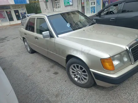 Mercedes-Benz E 200 1989 года за 970 000 тг. в Шымкент – фото 2