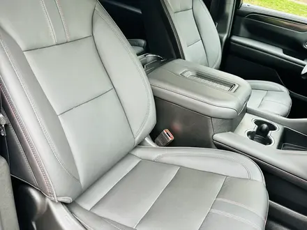Chevrolet Tahoe 2022 года за 55 000 000 тг. в Алматы – фото 15